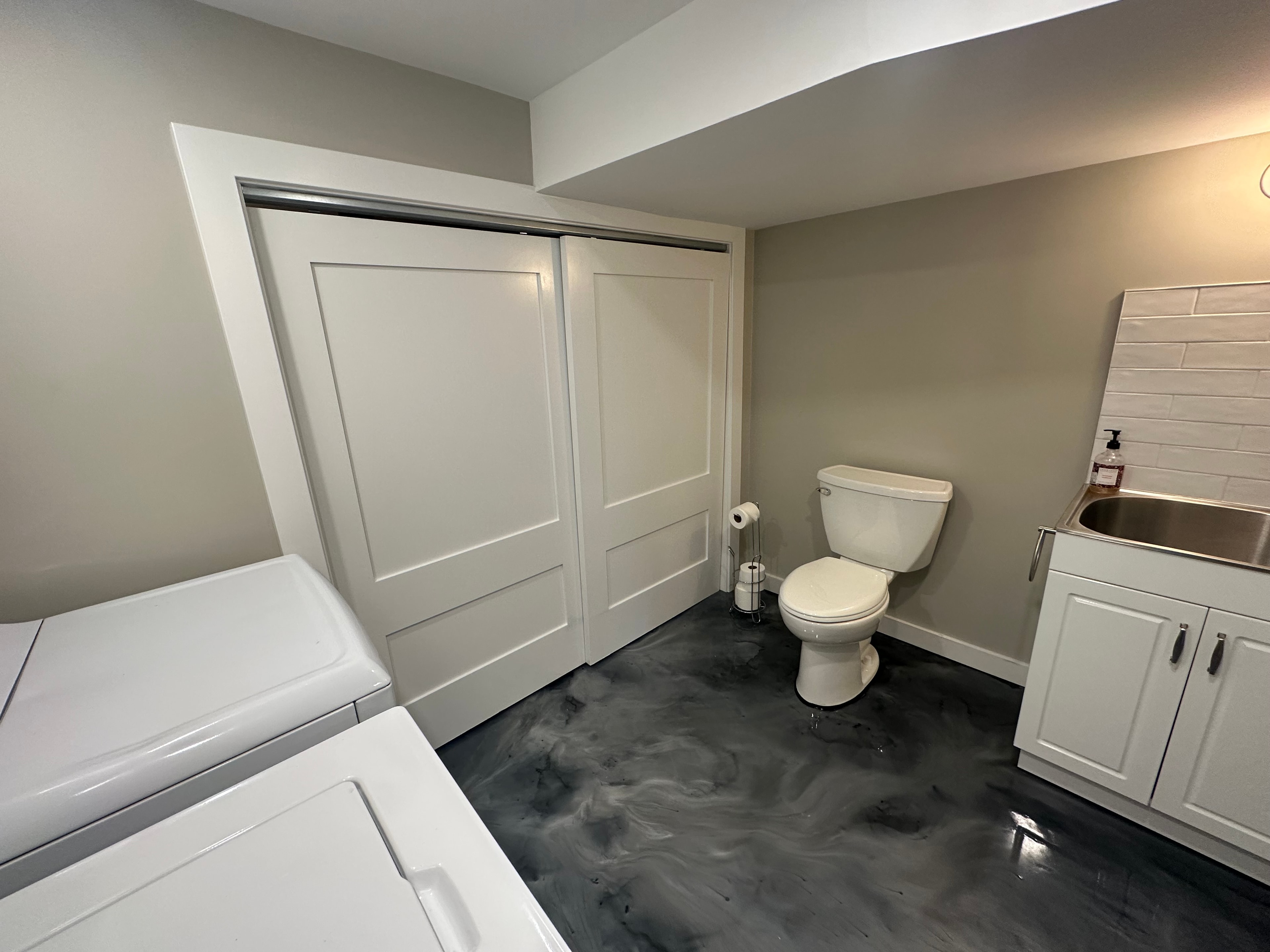Metallic Swirl — Bathroom